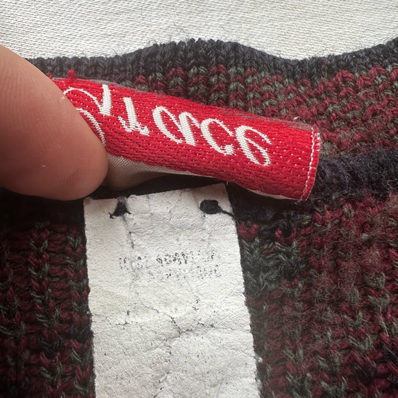 Vintage Patchwork Knit Sweater with Floral Patterns - Picture 6 of 10